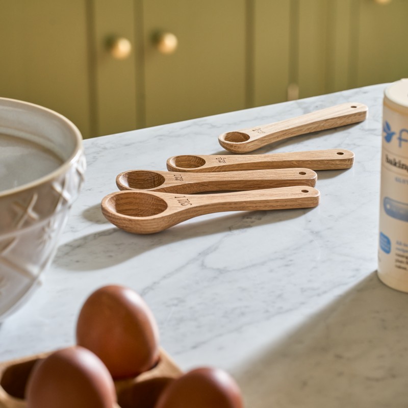 https://www.styles-interiors.ch/10075-thickbox/orford-measuring-spoons-white-oak.jpg