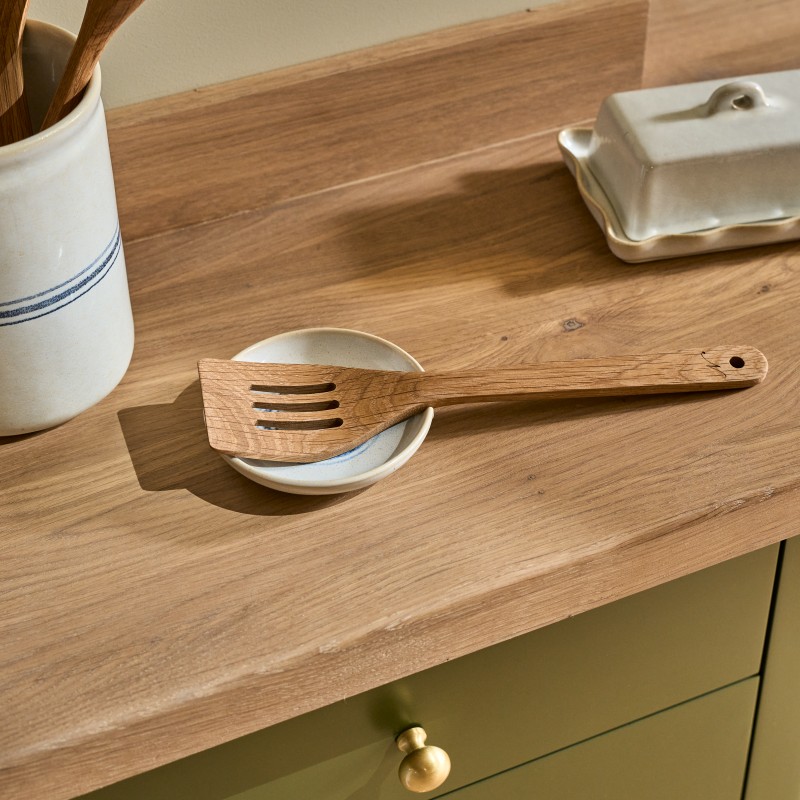 https://www.styles-interiors.ch/10077-thickbox/orford-wooden-slotted-spatula.jpg