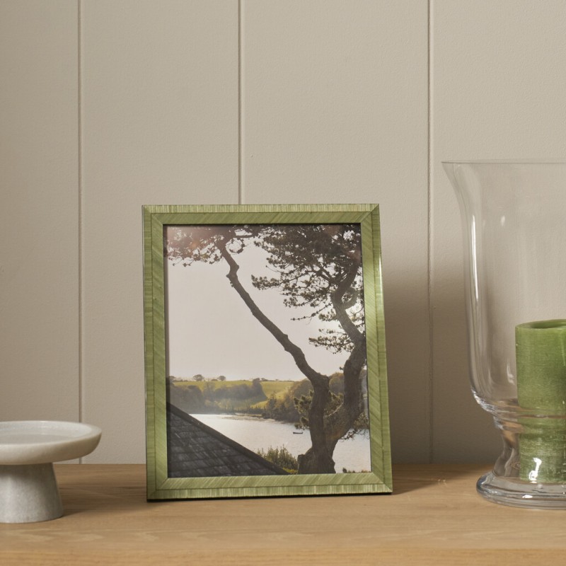 https://www.styles-interiors.ch/10153-thickbox/montpellier-8x10-photo-frame-light-green.jpg