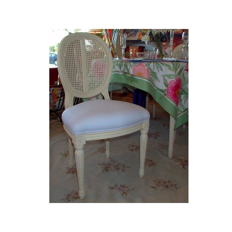 https://www.styles-interiors.ch/2402-thickbox/chaise-ls-xvi-jcb-patine-blanc-casse-larg45-prof45-haut97-en-blanc.jpg