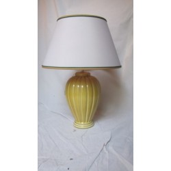 Lampe ceramique Matteuzzi jaune abat jour crème liseret jaune et vert. Haut. 62 cm Diam 52 cm