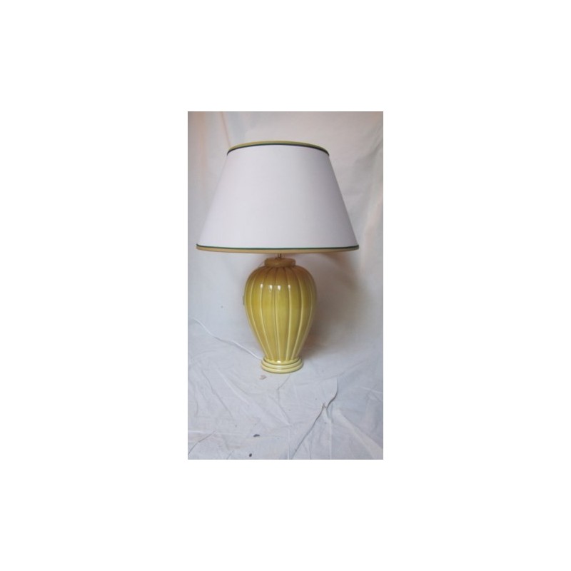 https://www.styles-interiors.ch/2524-thickbox/lampe-ceramique-matteuzzi-jaune-abat-jour-creme-liseret-jaune-et-vert-haut-62-cm-diam-52-cm.jpg