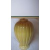 Lampe ceramique Matteuzzi jaune abat jour crème liseret jaune et vert. Haut. 62 cm Diam 52 cm