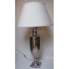 Lampe ceramique Matteuzzi nickel avec abat jour crème et liseret argent. Haut. 95 cm Diam 55 cm