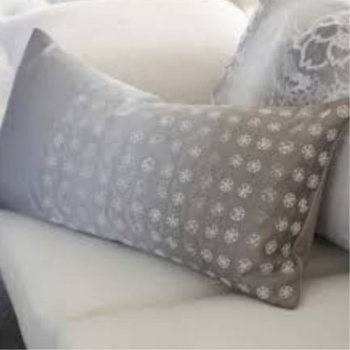 coussin DESIGNERS GUILD - SURABAYA  graphite de 30 x 60 cm