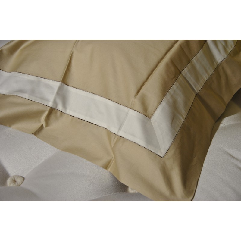 https://www.styles-interiors.ch/5363-thickbox/housse-de-couette-mastro-raphael-par-tout-coloris-32-160x210cm.jpg