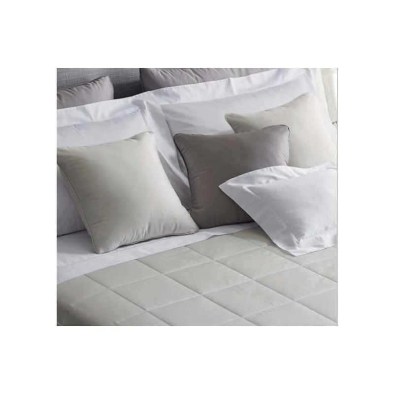 https://www.styles-interiors.ch/5576-thickbox/couvre-lit-bread-butter-270-x-270-cm-ivoire-pique-en-carres-de-20-x-20-cm-col-2g-mastro-raphael.jpg