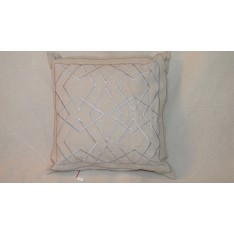 Coussin Pierre Frey Toile Beige, brodé losange gris 45 x 45