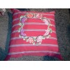 Coussin rayures rouges avec couronne de fleurs PIERRE FREY