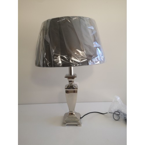 Lampadaire Now's Home 9 lampes flexibles. Abat jours argent. Diam. 40cm  Haut 180cm