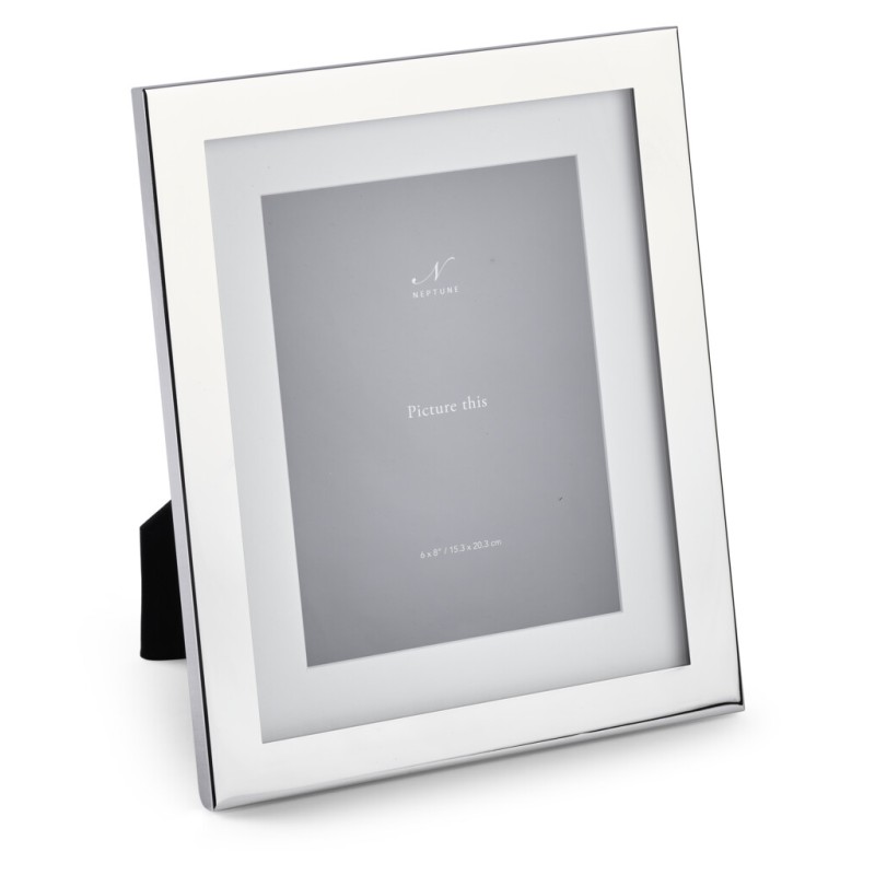 https://www.styles-interiors.ch/8144-thickbox/newton-8x10-silver-plated-photo-frame.jpg