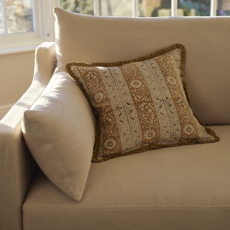 https://www.styles-interiors.ch/9633-thickbox/mae-cushion-45x45cm-mustard.jpg