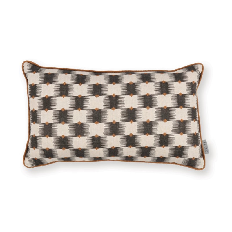 https://www.styles-interiors.ch/9691-thickbox/coussin-romo-50x30cm-ziri-chia.jpg