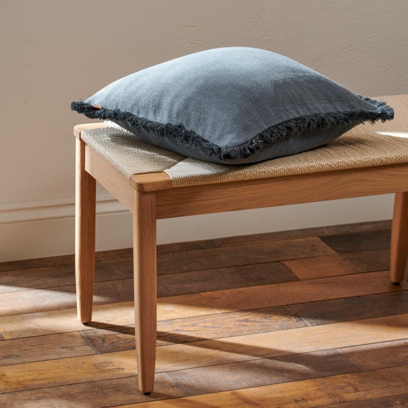 https://www.styles-interiors.ch/9890-thickbox/neptune-isabelle-scatter-cushion-45x45cm-signature-linen-denim.jpg